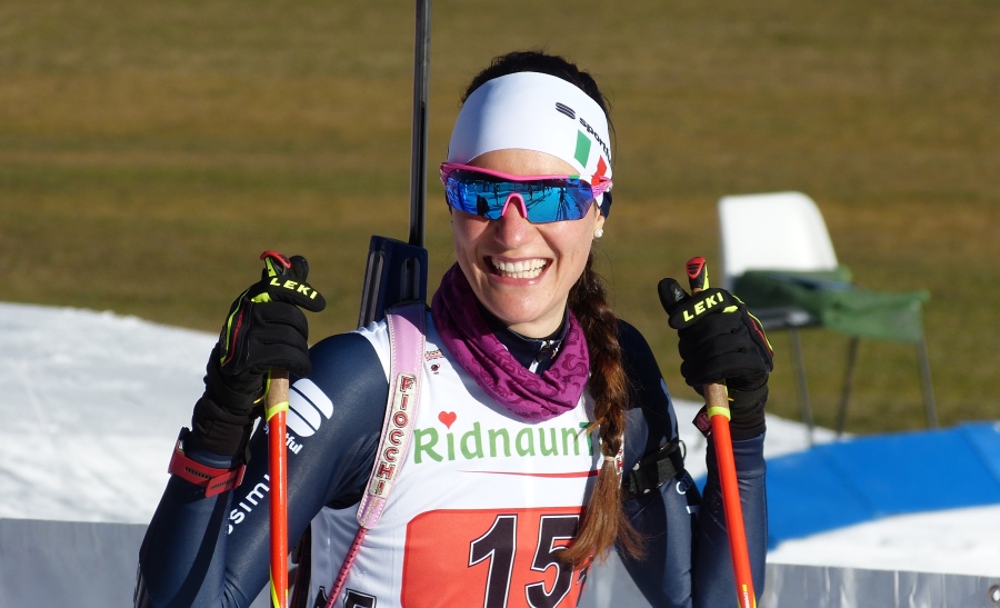 Alexia Runggaldier in posa dopo la prova di Coppa del mondo a Ridnaun nel 2015