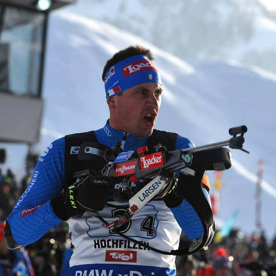 La concentrazione al tiro di Dominik Windisch nella staffetta mista di Hochfilzen