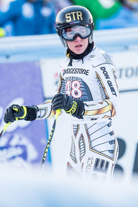 Olimpiadi invernali 2018, Super-G femminile: Ester Ledecka fa il miracolo e vince l'oro. Tra poche ore la ceca sarà impegnata anche nel gigante parallelo di snowboard. Potrebbe diventare la prima doppia-medagliata della storia in due sport diversi nella stessa edizione dei Giochi.
